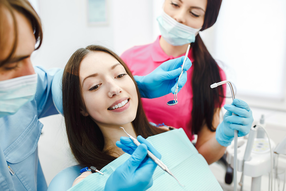 What is the Difference Between a Dentist and Dental Hygienist?