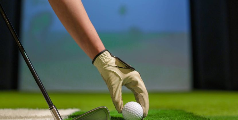 Virtual Links and Visual Clarity: Mastering the Indoor Golf Simulator This Season